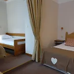 De La Couronne Hotel