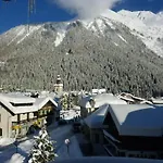 De La Couronne Hotel 3*