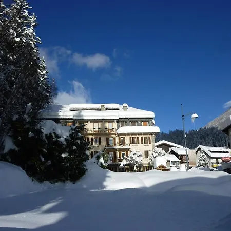 Restaurant La Couronne 酒店 3*
