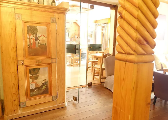 Restaurant La Couronne Hotell 3*